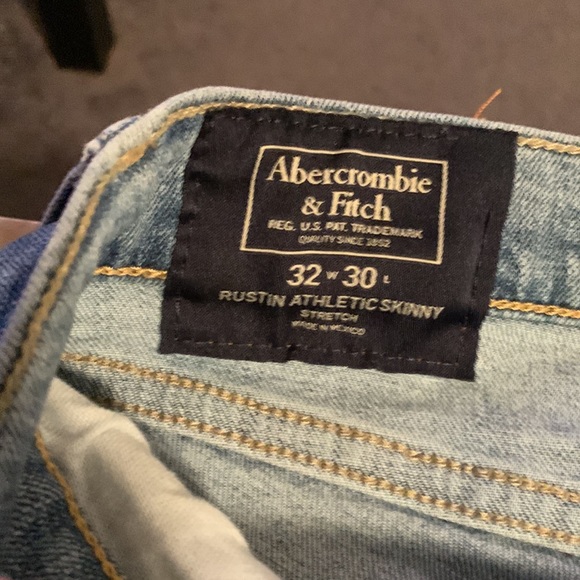 Abercrombie and Fitch - light blue skinny Jeans 32x30 like new - Picture 2 of 5